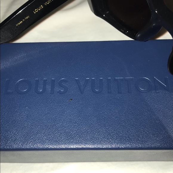 LOUIS VUITTON MONOGRAM IN THE MOOD FOR LOVE SUNGLASSES - Picture 3 of 5